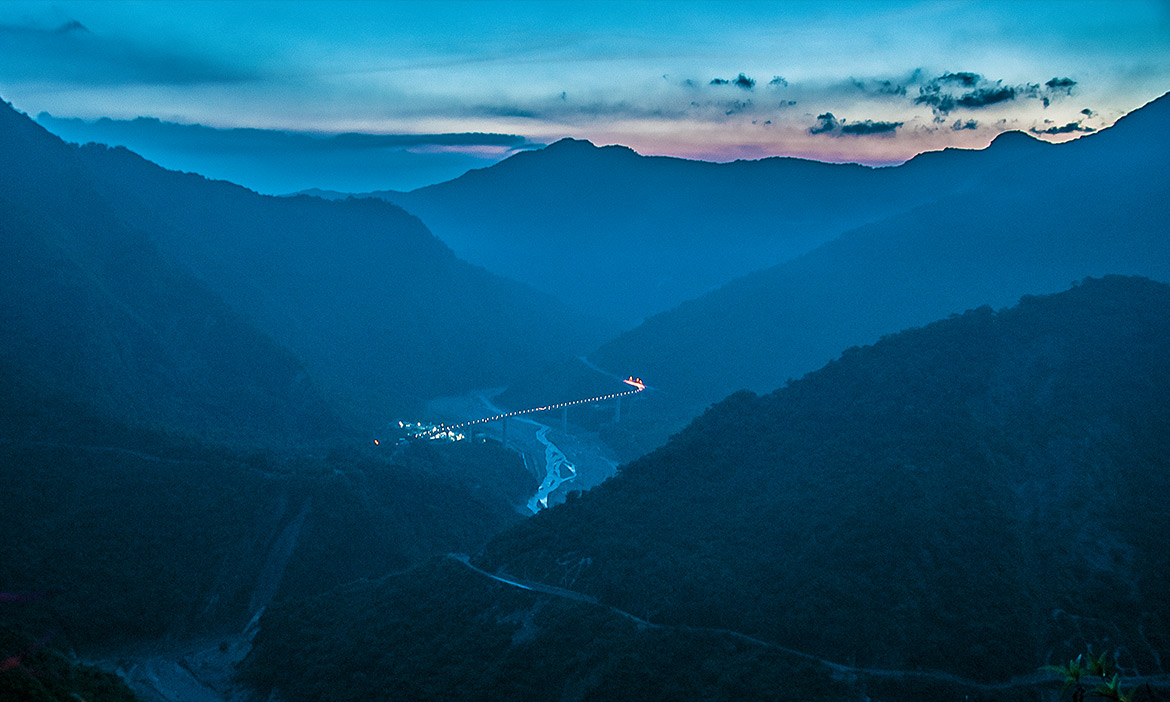 過了谷川橋，遇見神山愛玉