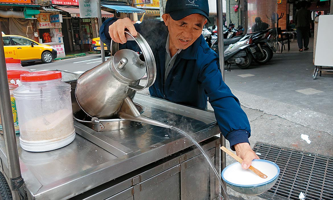 基隆人情味路邊攤，推車美食專賣一味