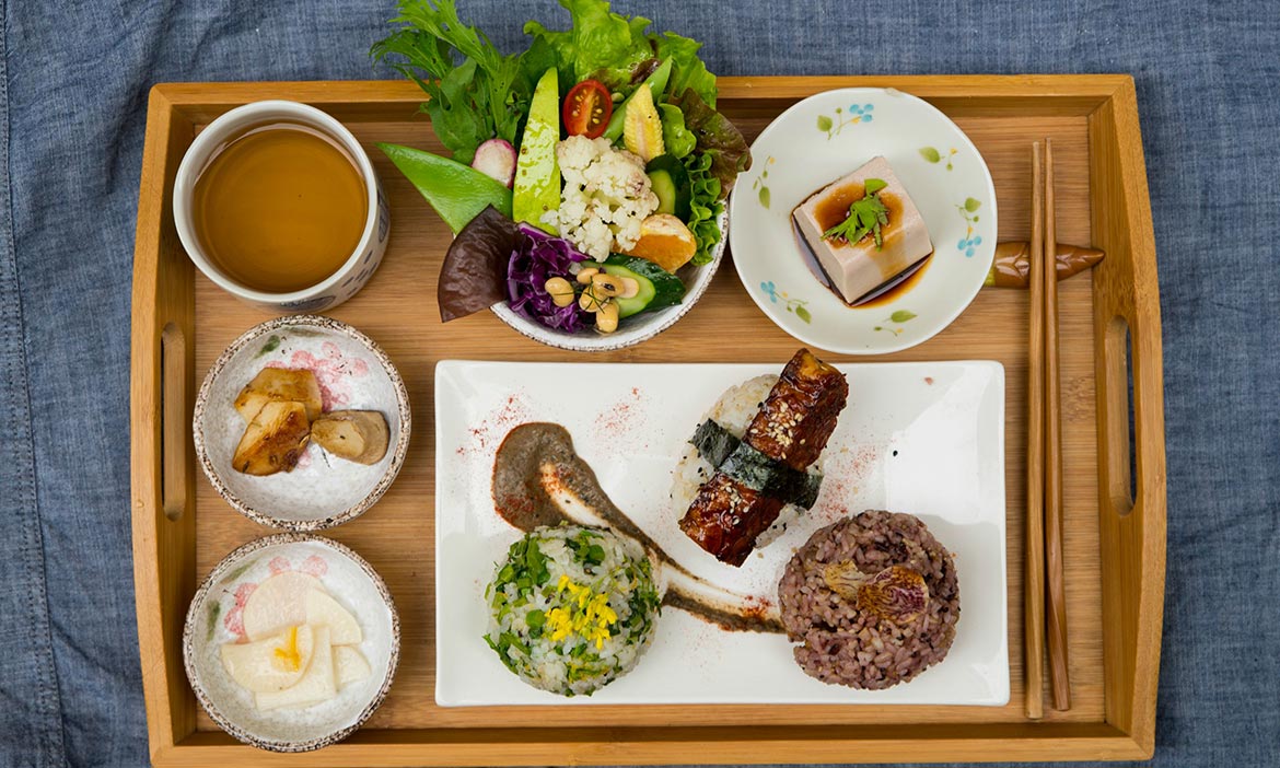 高中的第一志願，有機食材飯糰店