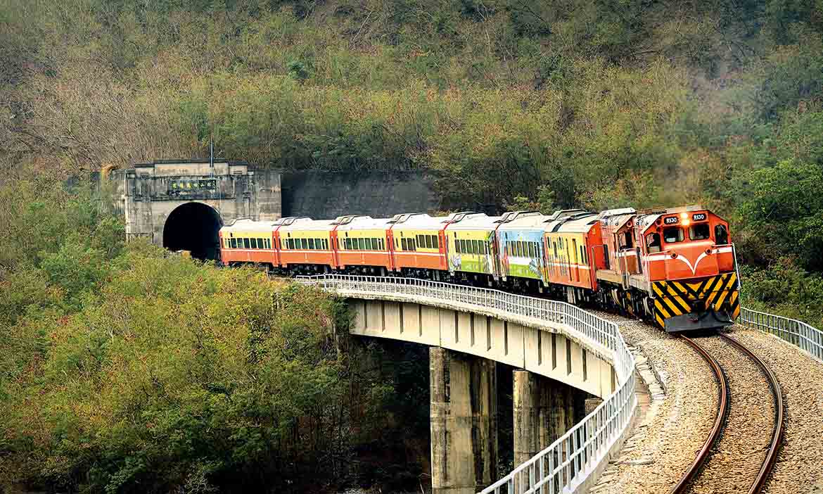 不用做功課的旅行！郵輪式列車，載你玩當季行程 訪神祕小站