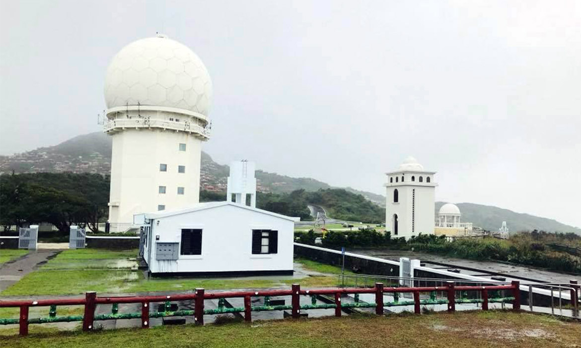 三貂角燈塔，濛濛冬雨中特別有味道