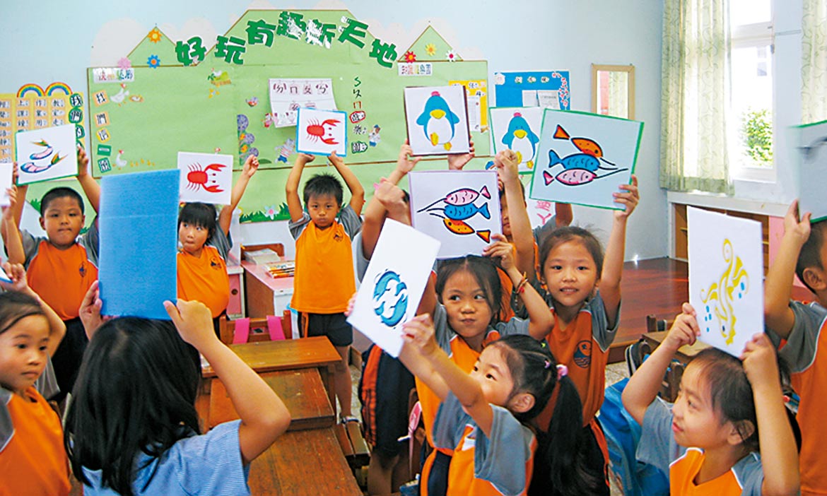 孩子們眼中的墾丁印象：港灣邊的鯨魚肉、落山風腳的洋蔥頭