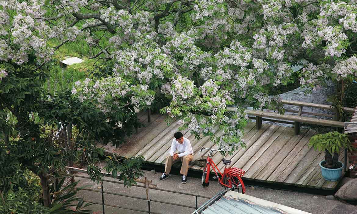 江申豐  最會拿鋤頭的攝影師，慢慢收回那些「本」