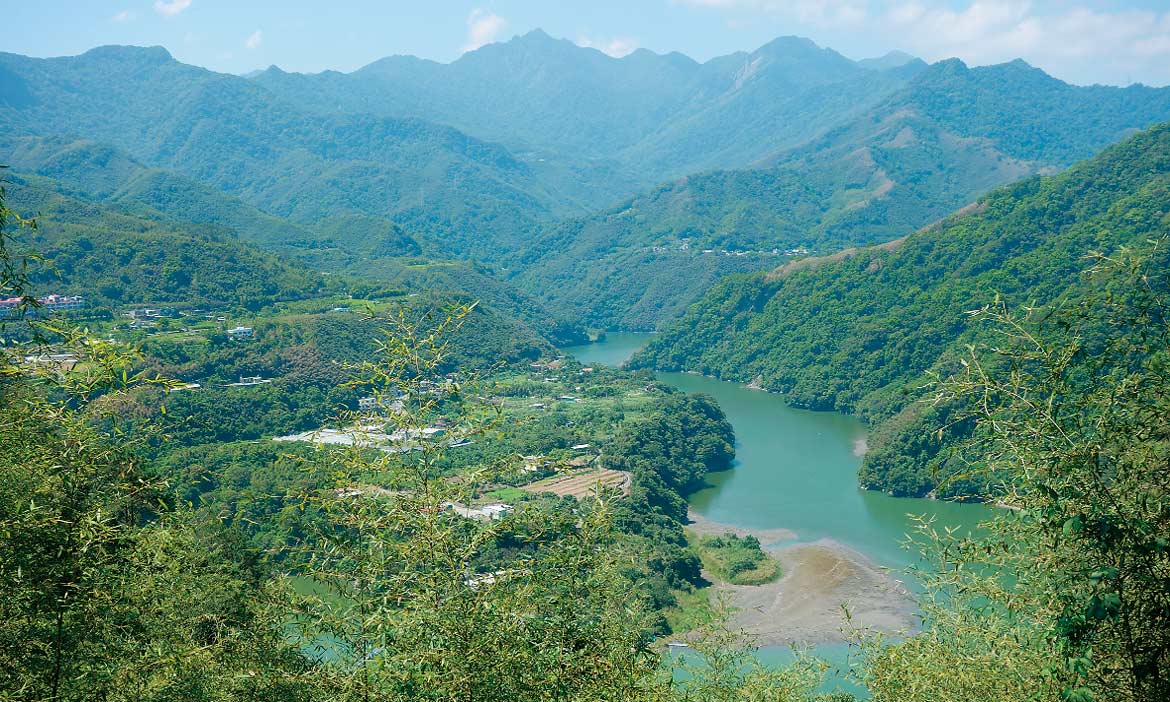 在北橫起點角板山遇見歷史，看潑墨山水