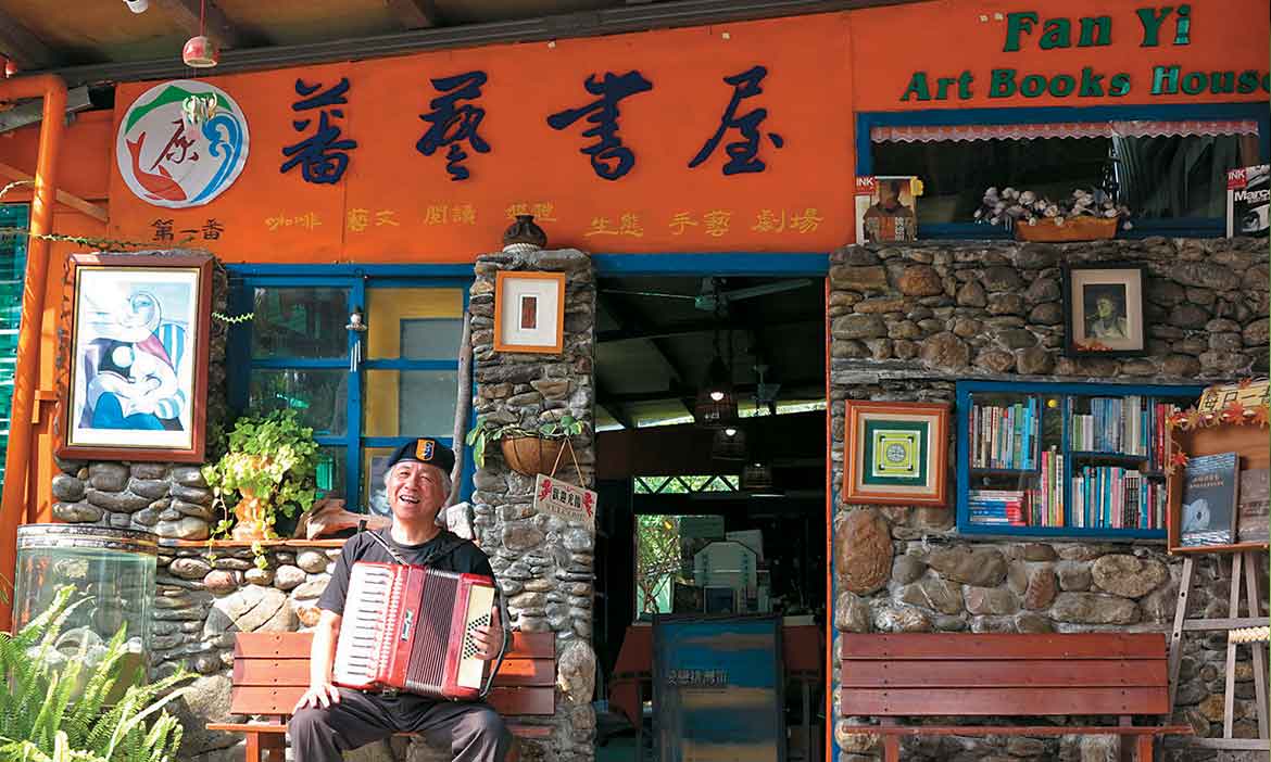 個性書店藏萬本書，文化深耕台灣尾