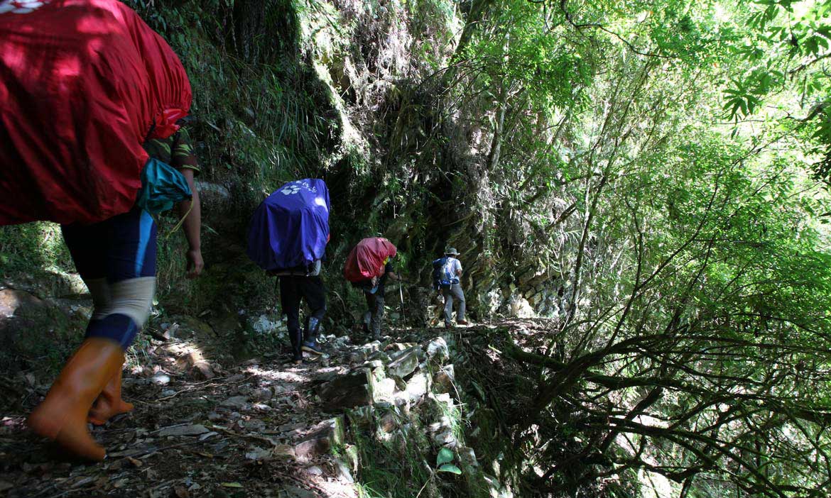 八通關古道  台灣高山上為什麼藏了一門來自帝俄時期的大砲？