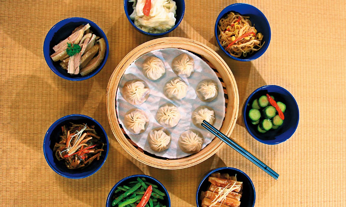 到台北吃小吃，美食家舒國治：「吃點這吃點那，每家都吃一點最美好。」