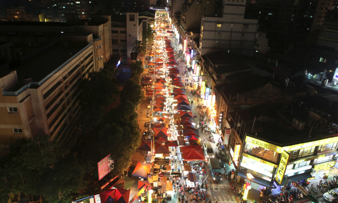 寧夏夜市 三百公尺一百攤，讓嘴饞的人們不怕寂寞！