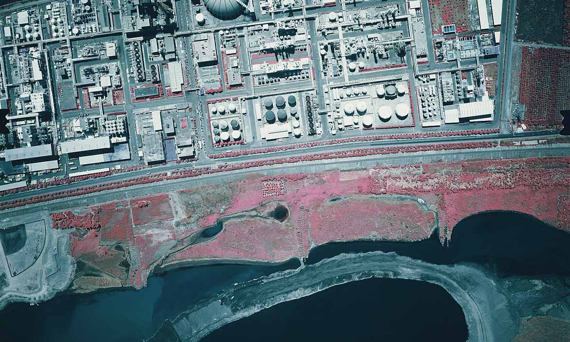 從航空攝影看台灣地景，毫無保留地凝住當時光影