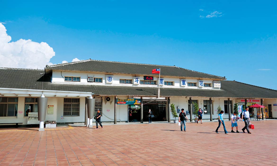 他里霧  斗南小旅行，走進鐵道倉庫新世界
