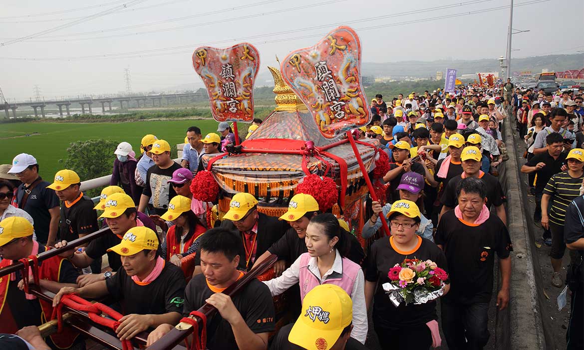 陪大甲媽祖走一段，感受民俗信仰的生命力與震撼力