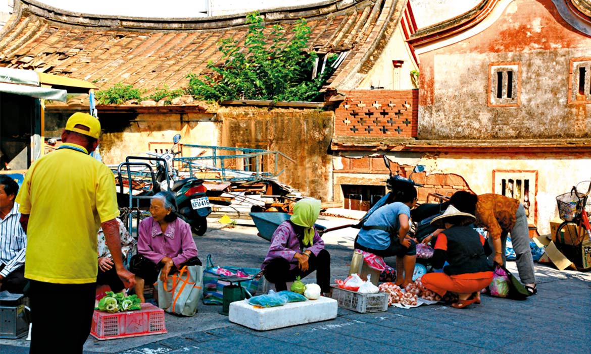 隨地一擺即開張！金門東門市場 在地食材、小吃一網打盡