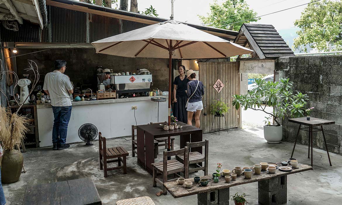 隱藏在巷弄的風格咖啡店，安放旅行的急躁 多留點時間和花蓮相處