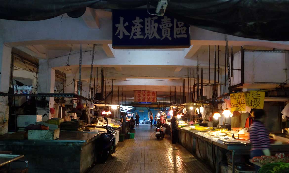 鳳山第二公有市場，屹立於老鳳山街區的美好