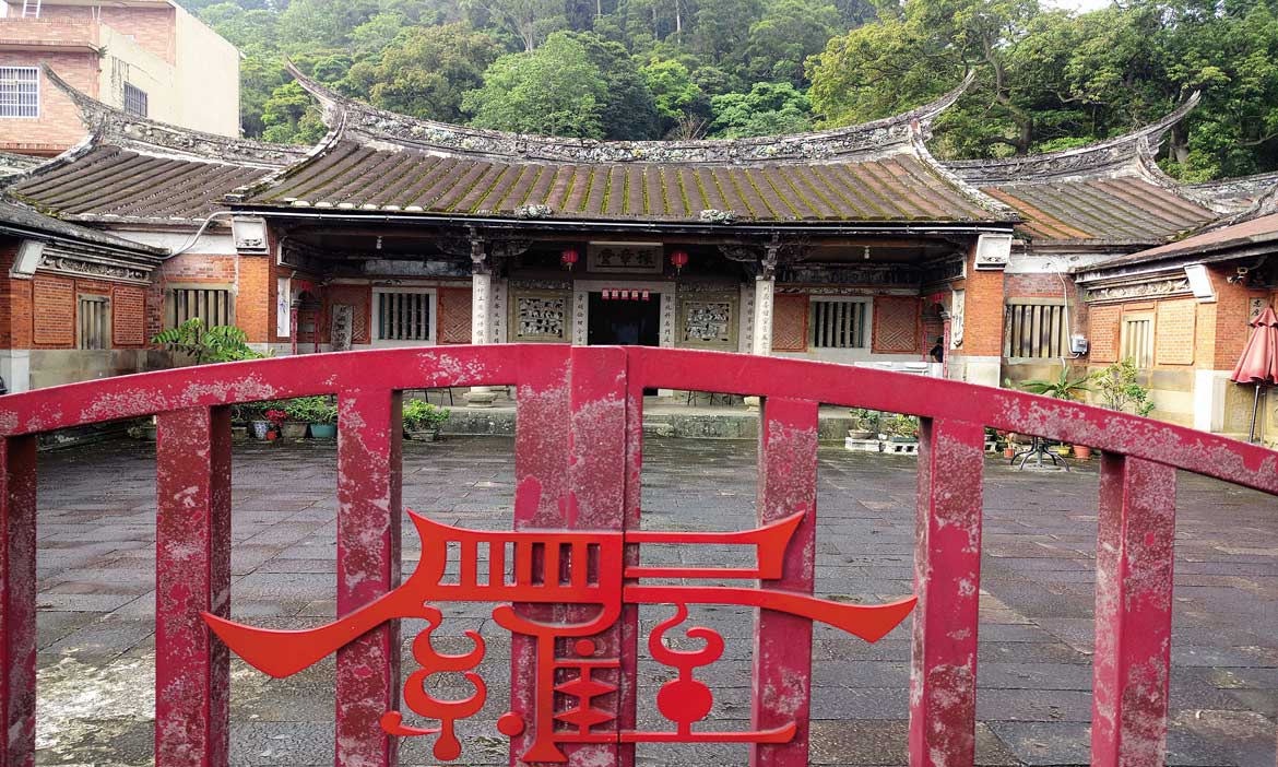 關西羅屋書院   小橋流水百年老宅，客庄特色全體驗