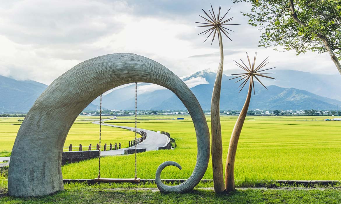 今年夏天遊走台東197縣道，發現縱谷裡的12件戶外藝術作品