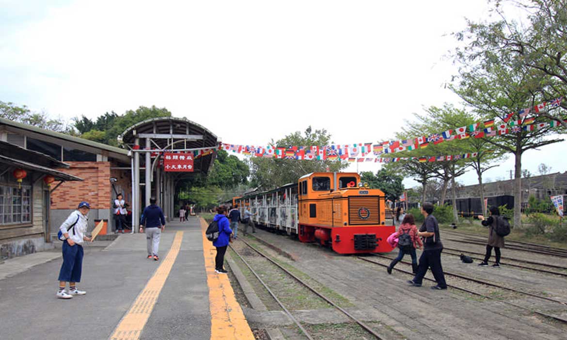 嘉義親子旅行「蒜頭糖廠蔗埕文化園區」，到老車站搭懷舊小火車