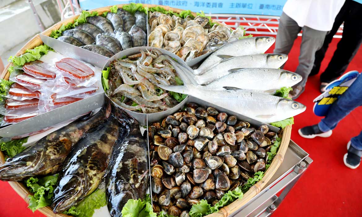 七股海鮮節開跑！體驗摸蛤仔，暢遊台南濱海地區