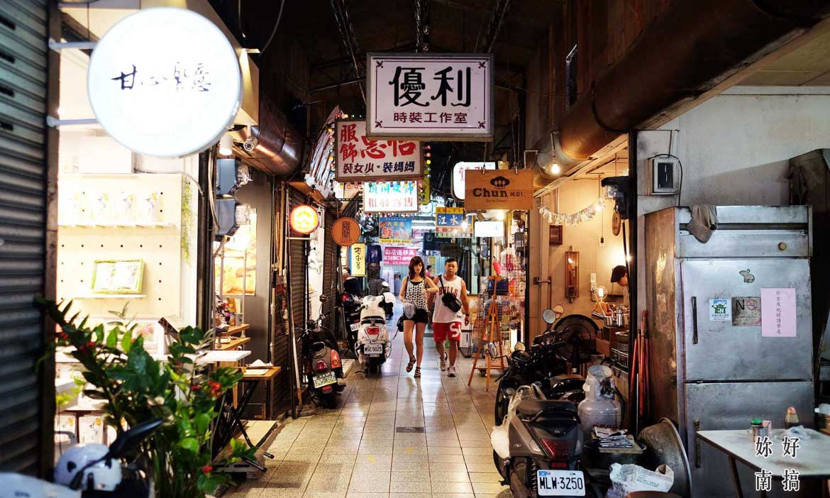 走逛台南百年大菜市邊吃邊逛，精選西市場8家好看又好食的特色小吃