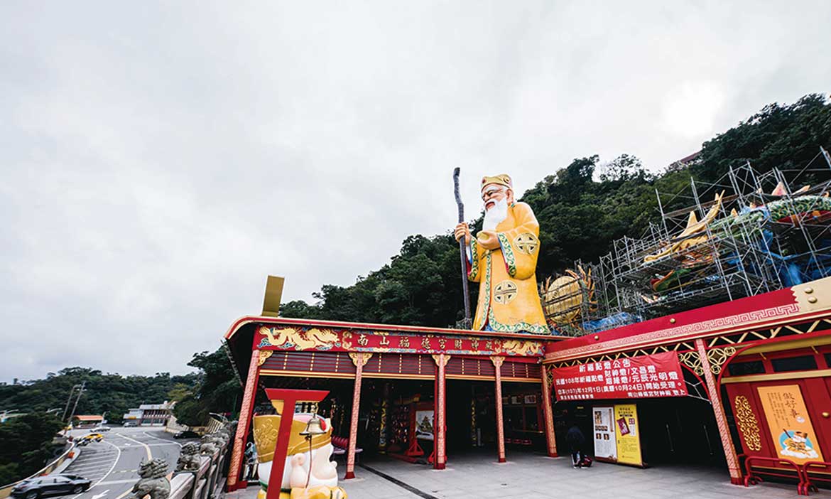 北部夜景推薦，「烘爐地南山福德宮」山上的聚寶盆24hr不關殿