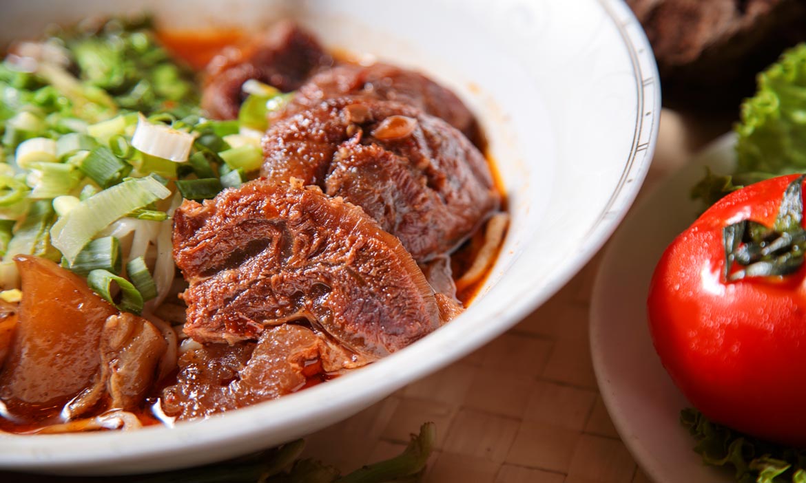 來一碗桃園牛肉麵，嚐美食背後的台灣文化