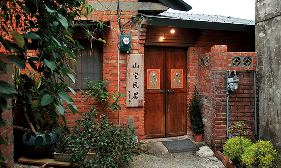 藏身在如迷宮般的巷弄，老宅「山宅民居」讓人留在新竹北埔