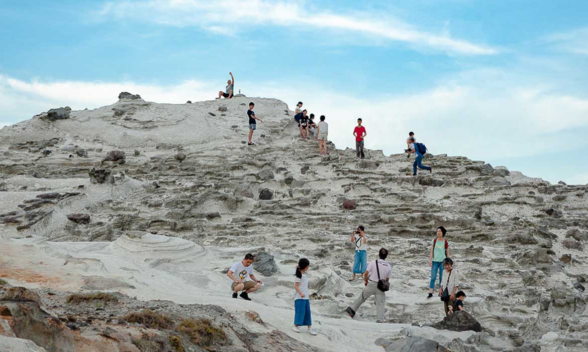 登上「石梯坪鐵達尼」迎太平洋吹來的風，有種旅行叫幸福
