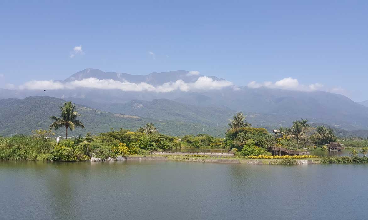 沿著座落於中央山脈腳下的小鎮們，從壽豐出發，一路往海的方向