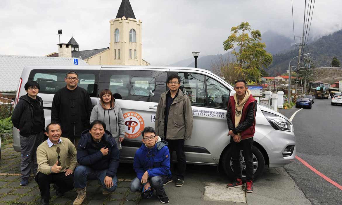 小驢行 專跑偏鄉山區的司機，大學教授為何經營車行？