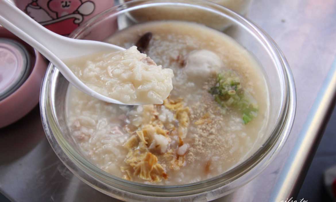 砂鍋熬煮保留食材營養，「粥記鹹粥」高雄左營古早味鹹粥早餐