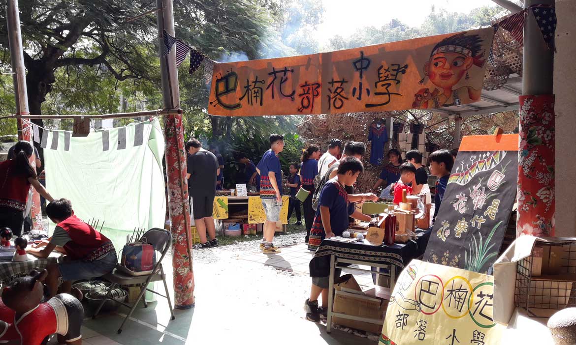 這個市集很不一樣！美濃「小孩趣市集」從料理到販售都由國小生一手包辦