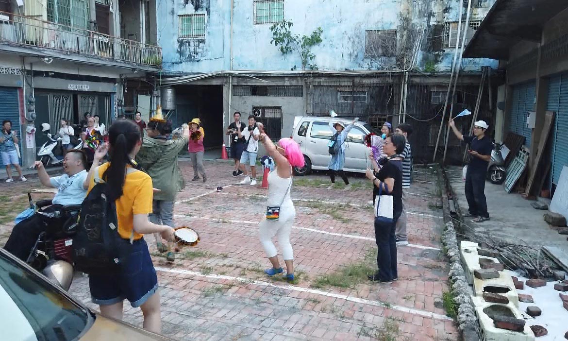 穿越魔幻舊左營 從劇場找回與在地的連結，為舊城區點亮新的可能