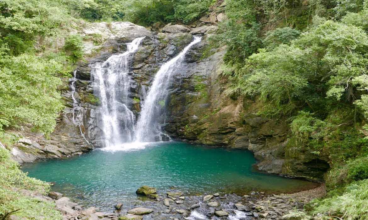南迴公路 環視群山遠眺太平洋臺灣海峽，與溪流瀑布一起森呼吸