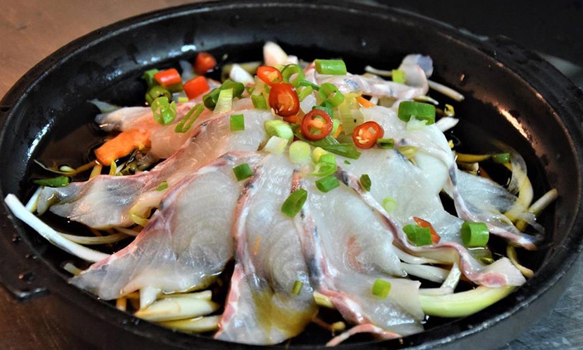 美人鱻境 專程到山明水秀的地方，嚐鱘龍魚特色料理