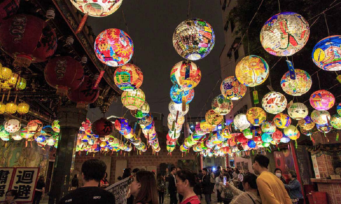 台南街坊最美燈會！復興在地廟埕文化，府城普濟燈會點亮社區
