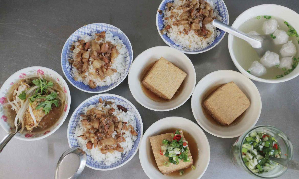 府城人的家常菜，開元紅燒土魠魚羹和肉燥飯 道地的台南味