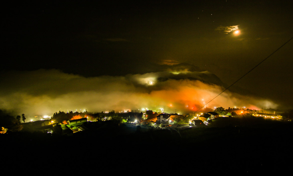 如夢似幻的阿里山夜景，頂石棹琉璃光 秋冬雲瀑下的美景