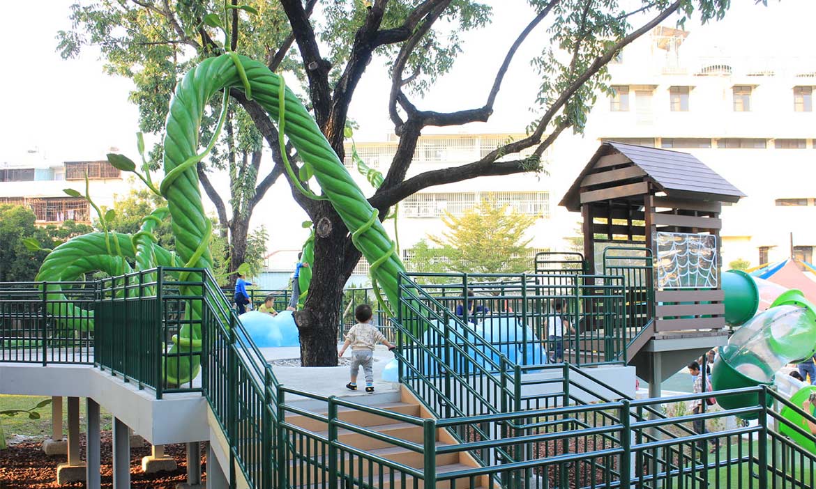 當一座公園可以孩子流連忘返，屏東和平公園 無障礙設施也融入設計