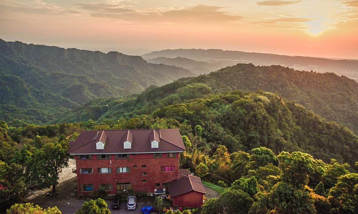 來苗栗三義「森呼吸」到山頂賞療癒漸層感的夕陽雲海