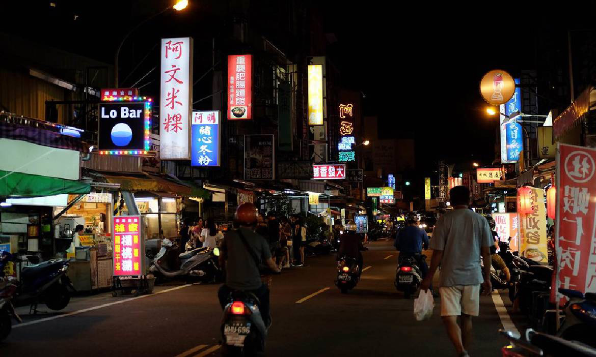 跟著「保、國、衛、民」的台南在地口訣，嚐遍保安路宵夜美食！