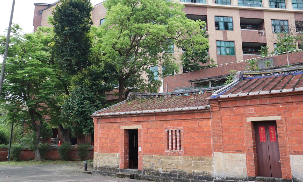 唯一保存於校園中的台北市民居宅第古蹟，龍安坡黃宅濂讓居傳奇