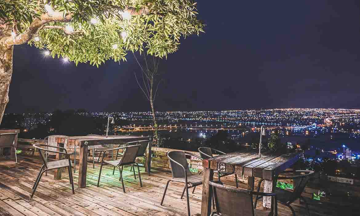 藏身宜蘭礁溪山上的秘境景觀餐廳，俯瞰蘭陽平原180度夜景