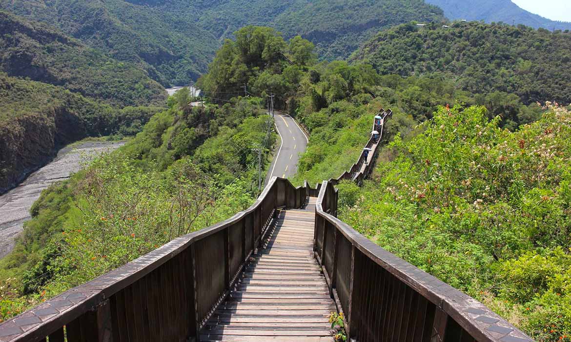 高雄茂林親子旅行一日遊，小長城步道、龍頭山望夫崖、多納高吊橋，賞景大滿足！