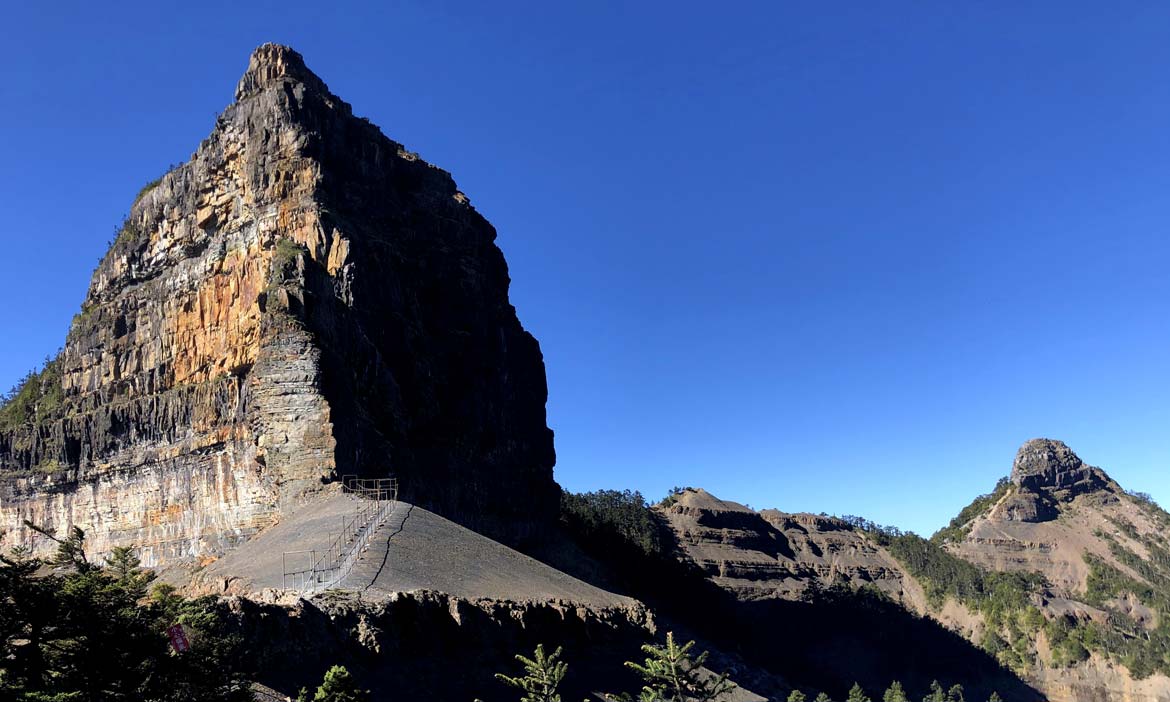 登大霸群峰，探訪山頂上的世紀奇峰，親眼目睹感受美的震撼！