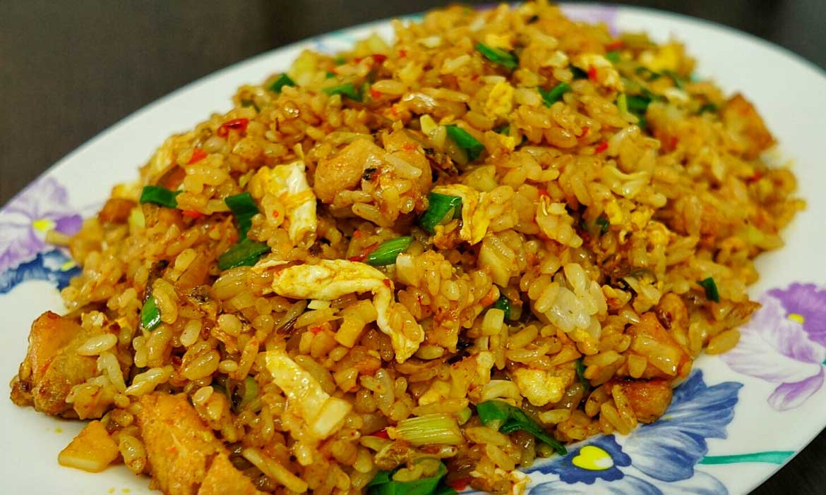 輝休逗餐館 綠島難忘的美食，黯然銷魂的鮪魚醬炒飯