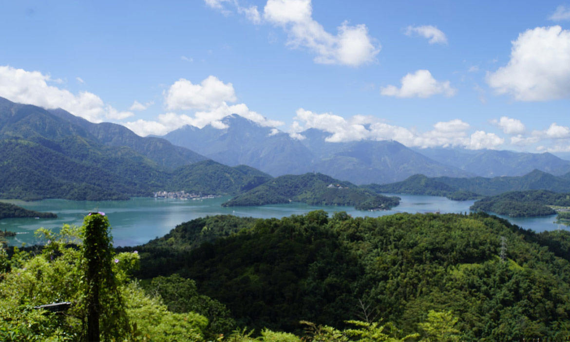 從日式老茶廠到高山氣象站，在貓囒山步道賞日月潭全景