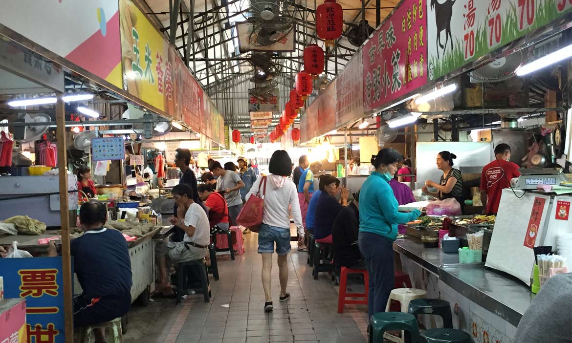 雜貨店也賣手沖咖啡！台南永康市場，走入自帶風格的街販日常