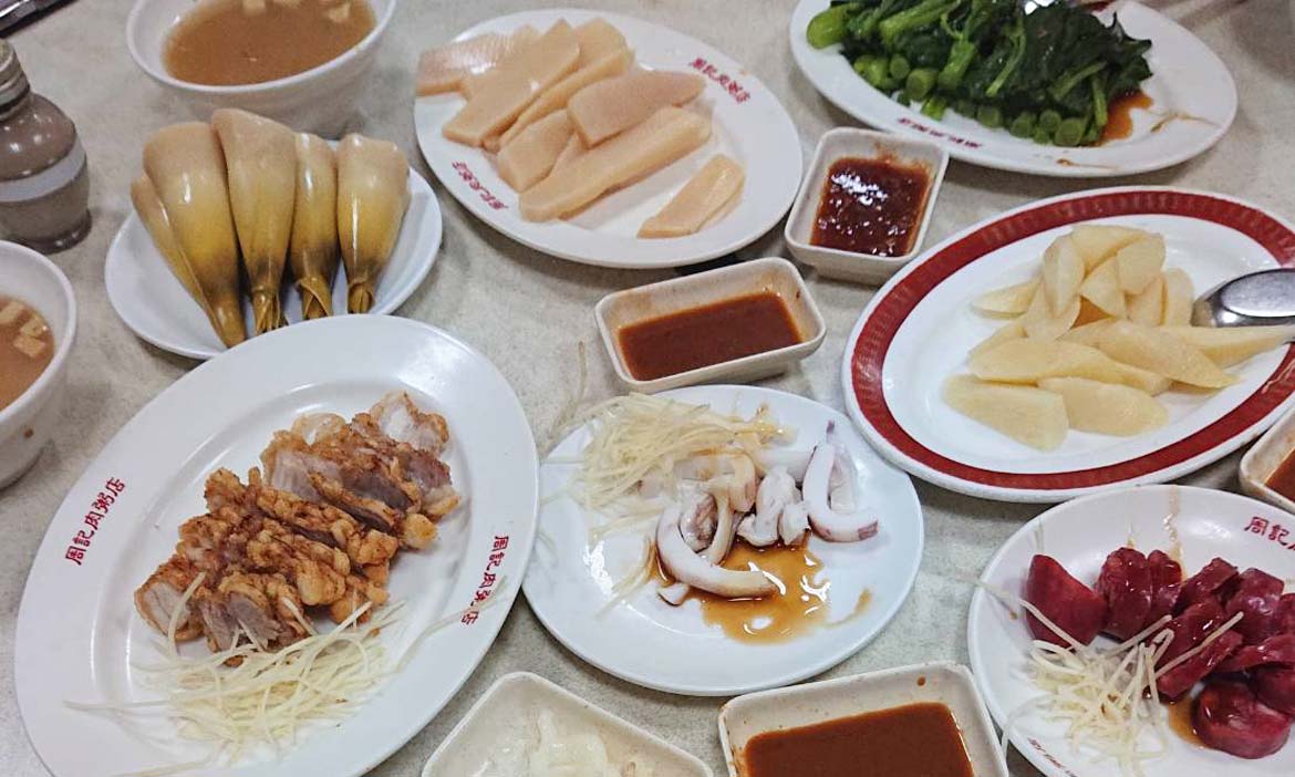 心靈與美食的雙重洗禮 逛萬華龍山寺附近的樂趣在於「發現」，特別是呼喚人一去再去的小吃攤