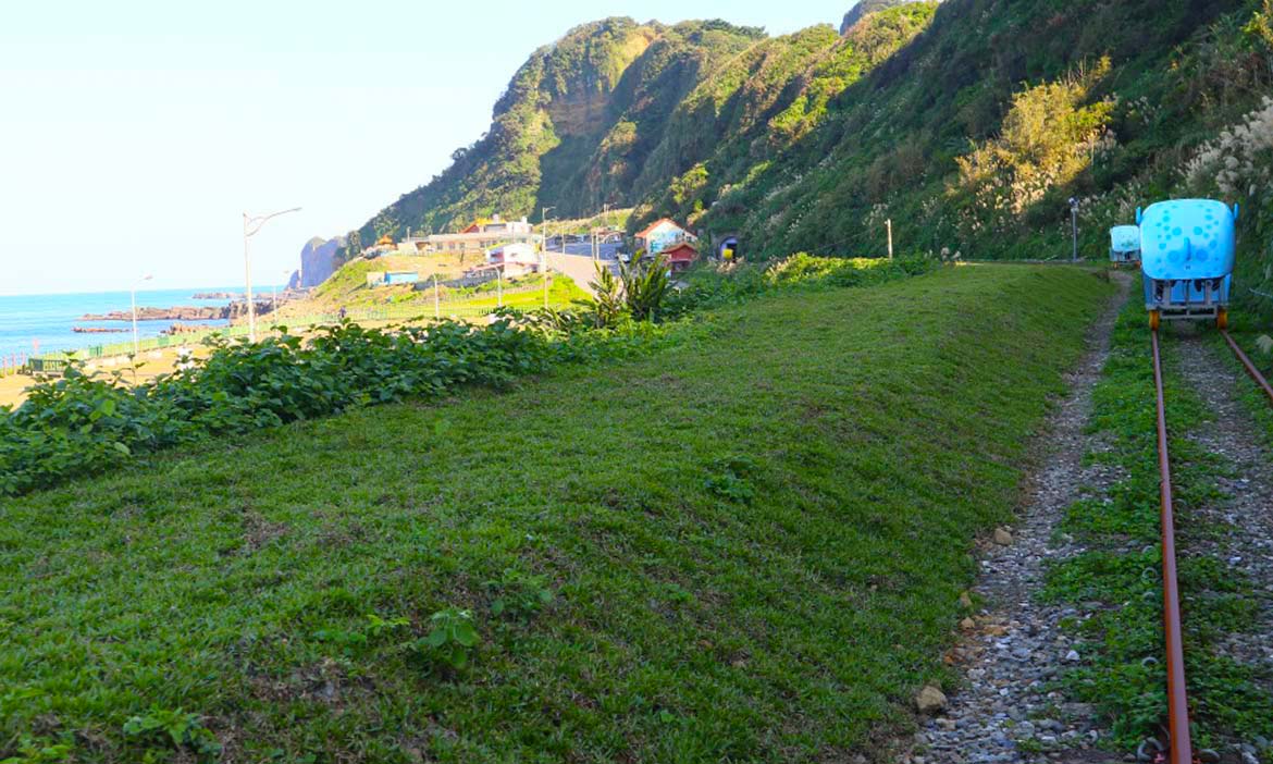 夏日裡最舒服的風景，來瑞芳騎鐵道自行車，吹海風、聽浪聲
