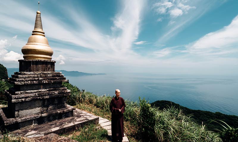 貢寮無敵海景在哪裡？浪有高有低，海水依舊是海水，看見靈鷲山的智慧與美麗 